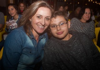 
<a style='margin-left: 5px;' class='btn btn-xs btn-social btn-facebook' href='https://www.facebook.com/sharer/sharer.php?u=https://galeramix.s01.web.getmuller.com.br/imagem/a76/800-800-90/conteudo/site_galerias/76/felipe-neto-mega-fest-51.jpg' rel='popup' data-width='500' data-height='400'><i class='fa fa-facebook'></i>Compartilhar <span class='hidden-xs'>no Facebook</span>
</a> 
<a class='btn btn-default btn-xs' target='_blank' href='imagem/a76/800-800-90/conteudo/site_galerias/76/felipe-neto-mega-fest-51.jpg'>
<span class='glyphicon glyphicon-cloud-download'></span> Salvar
</a>
