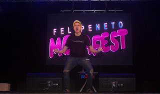 
<a style='margin-left: 5px;' class='btn btn-xs btn-social btn-facebook' href='https://www.facebook.com/sharer/sharer.php?u=https://galeramix.s01.web.getmuller.com.br/imagem/a76/800-800-90/conteudo/site_galerias/76/felipe-neto-mega-fest-54.jpg' rel='popup' data-width='500' data-height='400'><i class='fa fa-facebook'></i>Compartilhar <span class='hidden-xs'>no Facebook</span>
</a> 
<a class='btn btn-default btn-xs' target='_blank' href='imagem/a76/800-800-90/conteudo/site_galerias/76/felipe-neto-mega-fest-54.jpg'>
<span class='glyphicon glyphicon-cloud-download'></span> Salvar
</a>
