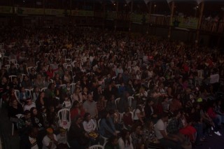 
<a style='margin-left: 5px;' class='btn btn-xs btn-social btn-facebook' href='https://www.facebook.com/sharer/sharer.php?u=https://galeramix.s01.web.getmuller.com.br/imagem/a76/800-800-90/conteudo/site_galerias/76/felipe-neto-mega-fest-59.jpg' rel='popup' data-width='500' data-height='400'><i class='fa fa-facebook'></i>Compartilhar <span class='hidden-xs'>no Facebook</span>
</a> 
<a class='btn btn-default btn-xs' target='_blank' href='imagem/a76/800-800-90/conteudo/site_galerias/76/felipe-neto-mega-fest-59.jpg'>
<span class='glyphicon glyphicon-cloud-download'></span> Salvar
</a>
