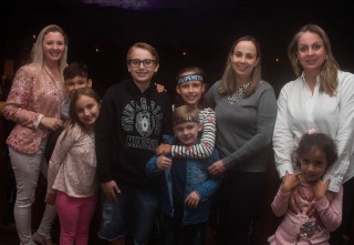 
<a style='margin-left: 5px;' class='btn btn-xs btn-social btn-facebook' href='https://www.facebook.com/sharer/sharer.php?u=https://galeramix.s01.web.getmuller.com.br/imagem/a76/800-800-90/conteudo/site_galerias/76/felipe-neto-mega-fest-61.jpg' rel='popup' data-width='500' data-height='400'><i class='fa fa-facebook'></i>Compartilhar <span class='hidden-xs'>no Facebook</span>
</a> 
<a class='btn btn-default btn-xs' target='_blank' href='imagem/a76/800-800-90/conteudo/site_galerias/76/felipe-neto-mega-fest-61.jpg'>
<span class='glyphicon glyphicon-cloud-download'></span> Salvar
</a>
