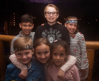 
<a style='margin-left: 5px;' class='btn btn-xs btn-social btn-facebook' href='https://www.facebook.com/sharer/sharer.php?u=https://galeramix.s01.web.getmuller.com.br/imagem/a76/800-800-90/conteudo/site_galerias/76/felipe-neto-mega-fest-62.jpg' rel='popup' data-width='500' data-height='400'><i class='fa fa-facebook'></i>Compartilhar <span class='hidden-xs'>no Facebook</span>
</a> 
<a class='btn btn-default btn-xs' target='_blank' href='imagem/a76/800-800-90/conteudo/site_galerias/76/felipe-neto-mega-fest-62.jpg'>
<span class='glyphicon glyphicon-cloud-download'></span> Salvar
</a>
