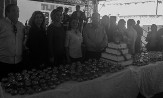 
        <a style='margin-left: 5px;' class='btn btn-xs btn-social btn-facebook' href='https://www.facebook.com/sharer/sharer.php?u=https://galeramix.s01.web.getmuller.com.br/imagem/a77/800-800-90/conteudo/site_galerias/77/aniversario-de-tijucas-galera-mix-casarao-gallotti-104.jpg' rel='popup' data-width='500' data-height='400'><i class='fa fa-facebook'></i>Compartilhar <span class='hidden-xs'>no Facebook</span>
    </a> 
    <a class='btn btn-default btn-xs' target='_blank' href='imagem/a77/800-800-90/conteudo/site_galerias/77/aniversario-de-tijucas-galera-mix-casarao-gallotti-104.jpg'>
        <span class='glyphicon glyphicon-cloud-download'></span> Salvar
    </a>
    