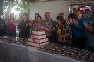 
<a style='margin-left: 5px;' class='btn btn-xs btn-social btn-facebook' href='https://www.facebook.com/sharer/sharer.php?u=https://galeramix.s01.web.getmuller.com.br/imagem/a77/800-800-90/conteudo/site_galerias/77/aniversario-de-tijucas-galera-mix-casarao-gallotti-107.jpg' rel='popup' data-width='500' data-height='400'><i class='fa fa-facebook'></i>Compartilhar <span class='hidden-xs'>no Facebook</span>
</a> 
<a class='btn btn-default btn-xs' target='_blank' href='imagem/a77/800-800-90/conteudo/site_galerias/77/aniversario-de-tijucas-galera-mix-casarao-gallotti-107.jpg'>
<span class='glyphicon glyphicon-cloud-download'></span> Salvar
</a>
