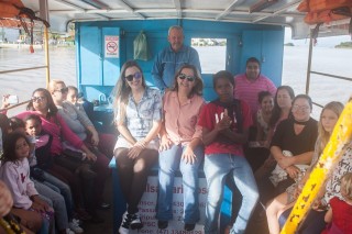 
<a style='margin-left: 5px;' class='btn btn-xs btn-social btn-facebook' href='https://www.facebook.com/sharer/sharer.php?u=https://galeramix.s01.web.getmuller.com.br/imagem/a77/800-800-90/conteudo/site_galerias/77/aniversario-de-tijucas-galera-mix-casarao-gallotti-111.jpg' rel='popup' data-width='500' data-height='400'><i class='fa fa-facebook'></i>Compartilhar <span class='hidden-xs'>no Facebook</span>
</a> 
<a class='btn btn-default btn-xs' target='_blank' href='imagem/a77/800-800-90/conteudo/site_galerias/77/aniversario-de-tijucas-galera-mix-casarao-gallotti-111.jpg'>
<span class='glyphicon glyphicon-cloud-download'></span> Salvar
</a>
