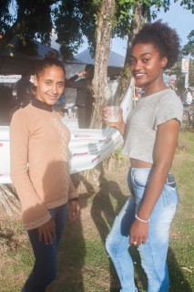 
<a style='margin-left: 5px;' class='btn btn-xs btn-social btn-facebook' href='https://www.facebook.com/sharer/sharer.php?u=https://galeramix.s01.web.getmuller.com.br/imagem/a77/800-800-90/conteudo/site_galerias/77/aniversario-de-tijucas-galera-mix-casarao-gallotti-131.jpg' rel='popup' data-width='500' data-height='400'><i class='fa fa-facebook'></i>Compartilhar <span class='hidden-xs'>no Facebook</span>
</a> 
<a class='btn btn-default btn-xs' target='_blank' href='imagem/a77/800-800-90/conteudo/site_galerias/77/aniversario-de-tijucas-galera-mix-casarao-gallotti-131.jpg'>
<span class='glyphicon glyphicon-cloud-download'></span> Salvar
</a>
