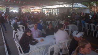 
<a style='margin-left: 5px;' class='btn btn-xs btn-social btn-facebook' href='https://www.facebook.com/sharer/sharer.php?u=https://galeramix.s01.web.getmuller.com.br/imagem/a77/800-800-90/conteudo/site_galerias/77/aniversario-de-tijucas-galera-mix-casarao-gallotti-32.jpg' rel='popup' data-width='500' data-height='400'><i class='fa fa-facebook'></i>Compartilhar <span class='hidden-xs'>no Facebook</span>
</a> 
<a class='btn btn-default btn-xs' target='_blank' href='imagem/a77/800-800-90/conteudo/site_galerias/77/aniversario-de-tijucas-galera-mix-casarao-gallotti-32.jpg'>
<span class='glyphicon glyphicon-cloud-download'></span> Salvar
</a>
