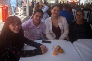 
<a style='margin-left: 5px;' class='btn btn-xs btn-social btn-facebook' href='https://www.facebook.com/sharer/sharer.php?u=https://galeramix.s01.web.getmuller.com.br/imagem/a77/800-800-90/conteudo/site_galerias/77/aniversario-de-tijucas-galera-mix-casarao-gallotti-33.jpg' rel='popup' data-width='500' data-height='400'><i class='fa fa-facebook'></i>Compartilhar <span class='hidden-xs'>no Facebook</span>
</a> 
<a class='btn btn-default btn-xs' target='_blank' href='imagem/a77/800-800-90/conteudo/site_galerias/77/aniversario-de-tijucas-galera-mix-casarao-gallotti-33.jpg'>
<span class='glyphicon glyphicon-cloud-download'></span> Salvar
</a>
