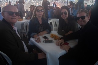 
<a style='margin-left: 5px;' class='btn btn-xs btn-social btn-facebook' href='https://www.facebook.com/sharer/sharer.php?u=https://galeramix.s01.web.getmuller.com.br/imagem/a77/800-800-90/conteudo/site_galerias/77/aniversario-de-tijucas-galera-mix-casarao-gallotti-35.jpg' rel='popup' data-width='500' data-height='400'><i class='fa fa-facebook'></i>Compartilhar <span class='hidden-xs'>no Facebook</span>
</a> 
<a class='btn btn-default btn-xs' target='_blank' href='imagem/a77/800-800-90/conteudo/site_galerias/77/aniversario-de-tijucas-galera-mix-casarao-gallotti-35.jpg'>
<span class='glyphicon glyphicon-cloud-download'></span> Salvar
</a>
