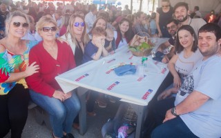 
<a style='margin-left: 5px;' class='btn btn-xs btn-social btn-facebook' href='https://www.facebook.com/sharer/sharer.php?u=https://galeramix.s01.web.getmuller.com.br/imagem/a77/800-800-90/conteudo/site_galerias/77/aniversario-de-tijucas-galera-mix-casarao-gallotti-47.jpg' rel='popup' data-width='500' data-height='400'><i class='fa fa-facebook'></i>Compartilhar <span class='hidden-xs'>no Facebook</span>
</a> 
<a class='btn btn-default btn-xs' target='_blank' href='imagem/a77/800-800-90/conteudo/site_galerias/77/aniversario-de-tijucas-galera-mix-casarao-gallotti-47.jpg'>
<span class='glyphicon glyphicon-cloud-download'></span> Salvar
</a>
