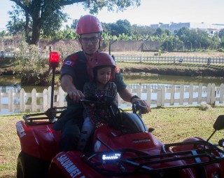 
<a style='margin-left: 5px;' class='btn btn-xs btn-social btn-facebook' href='https://www.facebook.com/sharer/sharer.php?u=https://galeramix.s01.web.getmuller.com.br/imagem/a77/800-800-90/conteudo/site_galerias/77/aniversario-de-tijucas-galera-mix-casarao-gallotti-5.jpg' rel='popup' data-width='500' data-height='400'><i class='fa fa-facebook'></i>Compartilhar <span class='hidden-xs'>no Facebook</span>
</a> 
<a class='btn btn-default btn-xs' target='_blank' href='imagem/a77/800-800-90/conteudo/site_galerias/77/aniversario-de-tijucas-galera-mix-casarao-gallotti-5.jpg'>
<span class='glyphicon glyphicon-cloud-download'></span> Salvar
</a>
