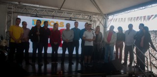 
<a style='margin-left: 5px;' class='btn btn-xs btn-social btn-facebook' href='https://www.facebook.com/sharer/sharer.php?u=https://galeramix.s01.web.getmuller.com.br/imagem/a77/800-800-90/conteudo/site_galerias/77/aniversario-de-tijucas-galera-mix-casarao-gallotti-53.jpg' rel='popup' data-width='500' data-height='400'><i class='fa fa-facebook'></i>Compartilhar <span class='hidden-xs'>no Facebook</span>
</a> 
<a class='btn btn-default btn-xs' target='_blank' href='imagem/a77/800-800-90/conteudo/site_galerias/77/aniversario-de-tijucas-galera-mix-casarao-gallotti-53.jpg'>
<span class='glyphicon glyphicon-cloud-download'></span> Salvar
</a>
