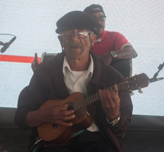 
<a style='margin-left: 5px;' class='btn btn-xs btn-social btn-facebook' href='https://www.facebook.com/sharer/sharer.php?u=https://galeramix.s01.web.getmuller.com.br/imagem/a77/800-800-90/conteudo/site_galerias/77/aniversario-de-tijucas-galera-mix-casarao-gallotti-71.jpg' rel='popup' data-width='500' data-height='400'><i class='fa fa-facebook'></i>Compartilhar <span class='hidden-xs'>no Facebook</span>
</a> 
<a class='btn btn-default btn-xs' target='_blank' href='imagem/a77/800-800-90/conteudo/site_galerias/77/aniversario-de-tijucas-galera-mix-casarao-gallotti-71.jpg'>
<span class='glyphicon glyphicon-cloud-download'></span> Salvar
</a>
