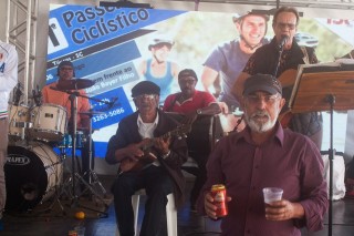 
<a style='margin-left: 5px;' class='btn btn-xs btn-social btn-facebook' href='https://www.facebook.com/sharer/sharer.php?u=https://galeramix.s01.web.getmuller.com.br/imagem/a77/800-800-90/conteudo/site_galerias/77/aniversario-de-tijucas-galera-mix-casarao-gallotti-75.jpg' rel='popup' data-width='500' data-height='400'><i class='fa fa-facebook'></i>Compartilhar <span class='hidden-xs'>no Facebook</span>
</a> 
<a class='btn btn-default btn-xs' target='_blank' href='imagem/a77/800-800-90/conteudo/site_galerias/77/aniversario-de-tijucas-galera-mix-casarao-gallotti-75.jpg'>
<span class='glyphicon glyphicon-cloud-download'></span> Salvar
</a>
