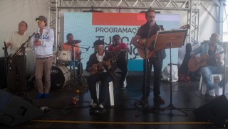 
<a style='margin-left: 5px;' class='btn btn-xs btn-social btn-facebook' href='https://www.facebook.com/sharer/sharer.php?u=https://galeramix.s01.web.getmuller.com.br/imagem/a77/800-800-90/conteudo/site_galerias/77/aniversario-de-tijucas-galera-mix-casarao-gallotti-76.jpg' rel='popup' data-width='500' data-height='400'><i class='fa fa-facebook'></i>Compartilhar <span class='hidden-xs'>no Facebook</span>
</a> 
<a class='btn btn-default btn-xs' target='_blank' href='imagem/a77/800-800-90/conteudo/site_galerias/77/aniversario-de-tijucas-galera-mix-casarao-gallotti-76.jpg'>
<span class='glyphicon glyphicon-cloud-download'></span> Salvar
</a>
