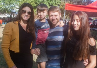 
<a style='margin-left: 5px;' class='btn btn-xs btn-social btn-facebook' href='https://www.facebook.com/sharer/sharer.php?u=https://galeramix.s01.web.getmuller.com.br/imagem/a77/800-800-90/conteudo/site_galerias/77/aniversario-de-tijucas-galera-mix-casarao-gallotti-79.jpg' rel='popup' data-width='500' data-height='400'><i class='fa fa-facebook'></i>Compartilhar <span class='hidden-xs'>no Facebook</span>
</a> 
<a class='btn btn-default btn-xs' target='_blank' href='imagem/a77/800-800-90/conteudo/site_galerias/77/aniversario-de-tijucas-galera-mix-casarao-gallotti-79.jpg'>
<span class='glyphicon glyphicon-cloud-download'></span> Salvar
</a>
