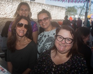 
<a style='margin-left: 5px;' class='btn btn-xs btn-social btn-facebook' href='https://www.facebook.com/sharer/sharer.php?u=https://galeramix.s01.web.getmuller.com.br/imagem/a77/800-800-90/conteudo/site_galerias/77/aniversario-de-tijucas-galera-mix-casarao-gallotti-88.jpg' rel='popup' data-width='500' data-height='400'><i class='fa fa-facebook'></i>Compartilhar <span class='hidden-xs'>no Facebook</span>
</a> 
<a class='btn btn-default btn-xs' target='_blank' href='imagem/a77/800-800-90/conteudo/site_galerias/77/aniversario-de-tijucas-galera-mix-casarao-gallotti-88.jpg'>
<span class='glyphicon glyphicon-cloud-download'></span> Salvar
</a>
