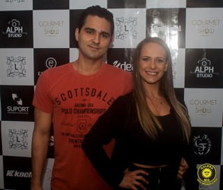 
                                <a style='margin-left: 5px;' class='btn btn-xs btn-social btn-facebook' href='https://www.facebook.com/sharer/sharer.php?u=https://galeramix.s01.web.getmuller.com.br/imagem/a80/800-800-90/conteudo/site_galerias/80/live-tijucas-galera-mix-espresso-rural-diogo-portugal-1.jpg' rel='popup' data-width='500' data-height='400'><i class='fa fa-facebook'></i>Compartilhar <span class='hidden-xs'>no Facebook</span>
                            </a> 
                            <a class='btn btn-default btn-xs' target='_blank' href='imagem/a80/800-800-90/conteudo/site_galerias/80/live-tijucas-galera-mix-espresso-rural-diogo-portugal-1.jpg'>
                                <span class='glyphicon glyphicon-cloud-download'></span> Salvar
                            </a>
                            