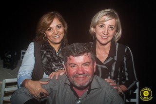 
        <a style='margin-left: 5px;' class='btn btn-xs btn-social btn-facebook' href='https://www.facebook.com/sharer/sharer.php?u=https://galeramix.s01.web.getmuller.com.br/imagem/a80/800-800-90/conteudo/site_galerias/80/live-tijucas-galera-mix-espresso-rural-diogo-portugal-104.jpg' rel='popup' data-width='500' data-height='400'><i class='fa fa-facebook'></i>Compartilhar <span class='hidden-xs'>no Facebook</span>
    </a> 
    <a class='btn btn-default btn-xs' target='_blank' href='imagem/a80/800-800-90/conteudo/site_galerias/80/live-tijucas-galera-mix-espresso-rural-diogo-portugal-104.jpg'>
        <span class='glyphicon glyphicon-cloud-download'></span> Salvar
    </a>
    