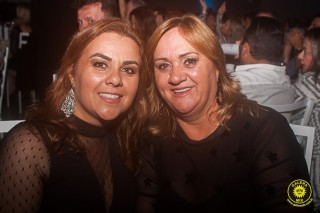 
<a style='margin-left: 5px;' class='btn btn-xs btn-social btn-facebook' href='https://www.facebook.com/sharer/sharer.php?u=https://galeramix.s01.web.getmuller.com.br/imagem/a80/800-800-90/conteudo/site_galerias/80/live-tijucas-galera-mix-espresso-rural-diogo-portugal-112.jpg' rel='popup' data-width='500' data-height='400'><i class='fa fa-facebook'></i>Compartilhar <span class='hidden-xs'>no Facebook</span>
</a> 
<a class='btn btn-default btn-xs' target='_blank' href='imagem/a80/800-800-90/conteudo/site_galerias/80/live-tijucas-galera-mix-espresso-rural-diogo-portugal-112.jpg'>
<span class='glyphicon glyphicon-cloud-download'></span> Salvar
</a>
