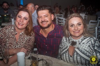 
<a style='margin-left: 5px;' class='btn btn-xs btn-social btn-facebook' href='https://www.facebook.com/sharer/sharer.php?u=https://galeramix.s01.web.getmuller.com.br/imagem/a80/800-800-90/conteudo/site_galerias/80/live-tijucas-galera-mix-espresso-rural-diogo-portugal-114.jpg' rel='popup' data-width='500' data-height='400'><i class='fa fa-facebook'></i>Compartilhar <span class='hidden-xs'>no Facebook</span>
</a> 
<a class='btn btn-default btn-xs' target='_blank' href='imagem/a80/800-800-90/conteudo/site_galerias/80/live-tijucas-galera-mix-espresso-rural-diogo-portugal-114.jpg'>
<span class='glyphicon glyphicon-cloud-download'></span> Salvar
</a>
