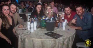 
<a style='margin-left: 5px;' class='btn btn-xs btn-social btn-facebook' href='https://www.facebook.com/sharer/sharer.php?u=https://galeramix.s01.web.getmuller.com.br/imagem/a80/800-800-90/conteudo/site_galerias/80/live-tijucas-galera-mix-espresso-rural-diogo-portugal-119.jpg' rel='popup' data-width='500' data-height='400'><i class='fa fa-facebook'></i>Compartilhar <span class='hidden-xs'>no Facebook</span>
</a> 
<a class='btn btn-default btn-xs' target='_blank' href='imagem/a80/800-800-90/conteudo/site_galerias/80/live-tijucas-galera-mix-espresso-rural-diogo-portugal-119.jpg'>
<span class='glyphicon glyphicon-cloud-download'></span> Salvar
</a>
