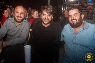 
<a style='margin-left: 5px;' class='btn btn-xs btn-social btn-facebook' href='https://www.facebook.com/sharer/sharer.php?u=https://galeramix.s01.web.getmuller.com.br/imagem/a80/800-800-90/conteudo/site_galerias/80/live-tijucas-galera-mix-espresso-rural-diogo-portugal-143.jpg' rel='popup' data-width='500' data-height='400'><i class='fa fa-facebook'></i>Compartilhar <span class='hidden-xs'>no Facebook</span>
</a> 
<a class='btn btn-default btn-xs' target='_blank' href='imagem/a80/800-800-90/conteudo/site_galerias/80/live-tijucas-galera-mix-espresso-rural-diogo-portugal-143.jpg'>
<span class='glyphicon glyphicon-cloud-download'></span> Salvar
</a>
