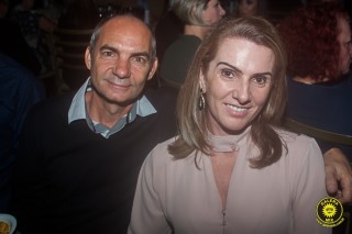 
<a style='margin-left: 5px;' class='btn btn-xs btn-social btn-facebook' href='https://www.facebook.com/sharer/sharer.php?u=https://galeramix.s01.web.getmuller.com.br/imagem/a80/800-800-90/conteudo/site_galerias/80/live-tijucas-galera-mix-espresso-rural-diogo-portugal-20.jpg' rel='popup' data-width='500' data-height='400'><i class='fa fa-facebook'></i>Compartilhar <span class='hidden-xs'>no Facebook</span>
</a> 
<a class='btn btn-default btn-xs' target='_blank' href='imagem/a80/800-800-90/conteudo/site_galerias/80/live-tijucas-galera-mix-espresso-rural-diogo-portugal-20.jpg'>
<span class='glyphicon glyphicon-cloud-download'></span> Salvar
</a>
