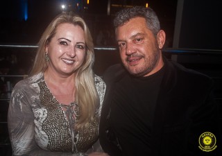 
<a style='margin-left: 5px;' class='btn btn-xs btn-social btn-facebook' href='https://www.facebook.com/sharer/sharer.php?u=https://galeramix.s01.web.getmuller.com.br/imagem/a80/800-800-90/conteudo/site_galerias/80/live-tijucas-galera-mix-espresso-rural-diogo-portugal-35.jpg' rel='popup' data-width='500' data-height='400'><i class='fa fa-facebook'></i>Compartilhar <span class='hidden-xs'>no Facebook</span>
</a> 
<a class='btn btn-default btn-xs' target='_blank' href='imagem/a80/800-800-90/conteudo/site_galerias/80/live-tijucas-galera-mix-espresso-rural-diogo-portugal-35.jpg'>
<span class='glyphicon glyphicon-cloud-download'></span> Salvar
</a>
