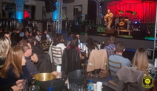 
<a style='margin-left: 5px;' class='btn btn-xs btn-social btn-facebook' href='https://www.facebook.com/sharer/sharer.php?u=https://galeramix.s01.web.getmuller.com.br/imagem/a80/800-800-90/conteudo/site_galerias/80/live-tijucas-galera-mix-espresso-rural-diogo-portugal-49.jpg' rel='popup' data-width='500' data-height='400'><i class='fa fa-facebook'></i>Compartilhar <span class='hidden-xs'>no Facebook</span>
</a> 
<a class='btn btn-default btn-xs' target='_blank' href='imagem/a80/800-800-90/conteudo/site_galerias/80/live-tijucas-galera-mix-espresso-rural-diogo-portugal-49.jpg'>
<span class='glyphicon glyphicon-cloud-download'></span> Salvar
</a>
