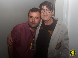 
<a style='margin-left: 5px;' class='btn btn-xs btn-social btn-facebook' href='https://www.facebook.com/sharer/sharer.php?u=https://galeramix.s01.web.getmuller.com.br/imagem/a80/800-800-90/conteudo/site_galerias/80/live-tijucas-galera-mix-espresso-rural-diogo-portugal-63.jpg' rel='popup' data-width='500' data-height='400'><i class='fa fa-facebook'></i>Compartilhar <span class='hidden-xs'>no Facebook</span>
</a> 
<a class='btn btn-default btn-xs' target='_blank' href='imagem/a80/800-800-90/conteudo/site_galerias/80/live-tijucas-galera-mix-espresso-rural-diogo-portugal-63.jpg'>
<span class='glyphicon glyphicon-cloud-download'></span> Salvar
</a>
