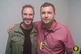 
<a style='margin-left: 5px;' class='btn btn-xs btn-social btn-facebook' href='https://www.facebook.com/sharer/sharer.php?u=https://galeramix.s01.web.getmuller.com.br/imagem/a80/800-800-90/conteudo/site_galerias/80/live-tijucas-galera-mix-espresso-rural-diogo-portugal-64.jpg' rel='popup' data-width='500' data-height='400'><i class='fa fa-facebook'></i>Compartilhar <span class='hidden-xs'>no Facebook</span>
</a> 
<a class='btn btn-default btn-xs' target='_blank' href='imagem/a80/800-800-90/conteudo/site_galerias/80/live-tijucas-galera-mix-espresso-rural-diogo-portugal-64.jpg'>
<span class='glyphicon glyphicon-cloud-download'></span> Salvar
</a>
