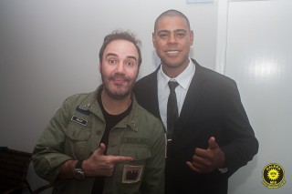 
<a style='margin-left: 5px;' class='btn btn-xs btn-social btn-facebook' href='https://www.facebook.com/sharer/sharer.php?u=https://galeramix.s01.web.getmuller.com.br/imagem/a80/800-800-90/conteudo/site_galerias/80/live-tijucas-galera-mix-espresso-rural-diogo-portugal-68.jpg' rel='popup' data-width='500' data-height='400'><i class='fa fa-facebook'></i>Compartilhar <span class='hidden-xs'>no Facebook</span>
</a> 
<a class='btn btn-default btn-xs' target='_blank' href='imagem/a80/800-800-90/conteudo/site_galerias/80/live-tijucas-galera-mix-espresso-rural-diogo-portugal-68.jpg'>
<span class='glyphicon glyphicon-cloud-download'></span> Salvar
</a>
