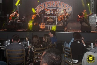 
<a style='margin-left: 5px;' class='btn btn-xs btn-social btn-facebook' href='https://www.facebook.com/sharer/sharer.php?u=https://galeramix.s01.web.getmuller.com.br/imagem/a80/800-800-90/conteudo/site_galerias/80/live-tijucas-galera-mix-espresso-rural-diogo-portugal-69.jpg' rel='popup' data-width='500' data-height='400'><i class='fa fa-facebook'></i>Compartilhar <span class='hidden-xs'>no Facebook</span>
</a> 
<a class='btn btn-default btn-xs' target='_blank' href='imagem/a80/800-800-90/conteudo/site_galerias/80/live-tijucas-galera-mix-espresso-rural-diogo-portugal-69.jpg'>
<span class='glyphicon glyphicon-cloud-download'></span> Salvar
</a>
