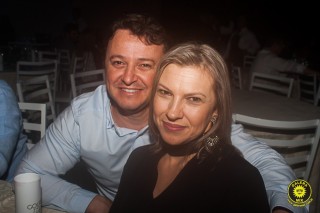 
<a style='margin-left: 5px;' class='btn btn-xs btn-social btn-facebook' href='https://www.facebook.com/sharer/sharer.php?u=https://galeramix.s01.web.getmuller.com.br/imagem/a80/800-800-90/conteudo/site_galerias/80/live-tijucas-galera-mix-espresso-rural-diogo-portugal-84.jpg' rel='popup' data-width='500' data-height='400'><i class='fa fa-facebook'></i>Compartilhar <span class='hidden-xs'>no Facebook</span>
</a> 
<a class='btn btn-default btn-xs' target='_blank' href='imagem/a80/800-800-90/conteudo/site_galerias/80/live-tijucas-galera-mix-espresso-rural-diogo-portugal-84.jpg'>
<span class='glyphicon glyphicon-cloud-download'></span> Salvar
</a>
