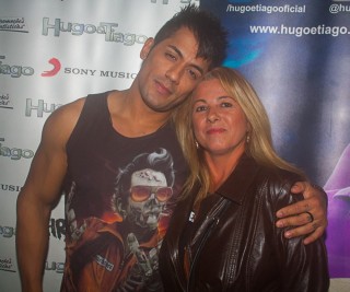 
<a style='margin-left: 5px;' class='btn btn-xs btn-social btn-facebook' href='https://www.facebook.com/sharer/sharer.php?u=https://galeramix.s01.web.getmuller.com.br/imagem/a82/800-800-90/conteudo/site_galerias/82/festa-do-caminhoneiro-tijucas-hugo-e-thiago-tijucas-108.jpg' rel='popup' data-width='500' data-height='400'><i class='fa fa-facebook'></i>Compartilhar <span class='hidden-xs'>no Facebook</span>
</a> 
<a class='btn btn-default btn-xs' target='_blank' href='imagem/a82/800-800-90/conteudo/site_galerias/82/festa-do-caminhoneiro-tijucas-hugo-e-thiago-tijucas-108.jpg'>
<span class='glyphicon glyphicon-cloud-download'></span> Salvar
</a>
