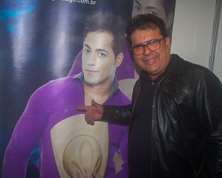 
<a style='margin-left: 5px;' class='btn btn-xs btn-social btn-facebook' href='https://www.facebook.com/sharer/sharer.php?u=https://galeramix.s01.web.getmuller.com.br/imagem/a82/800-800-90/conteudo/site_galerias/82/festa-do-caminhoneiro-tijucas-hugo-e-thiago-tijucas-114.jpg' rel='popup' data-width='500' data-height='400'><i class='fa fa-facebook'></i>Compartilhar <span class='hidden-xs'>no Facebook</span>
</a> 
<a class='btn btn-default btn-xs' target='_blank' href='imagem/a82/800-800-90/conteudo/site_galerias/82/festa-do-caminhoneiro-tijucas-hugo-e-thiago-tijucas-114.jpg'>
<span class='glyphicon glyphicon-cloud-download'></span> Salvar
</a>
