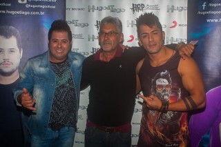 
<a style='margin-left: 5px;' class='btn btn-xs btn-social btn-facebook' href='https://www.facebook.com/sharer/sharer.php?u=https://galeramix.s01.web.getmuller.com.br/imagem/a82/800-800-90/conteudo/site_galerias/82/festa-do-caminhoneiro-tijucas-hugo-e-thiago-tijucas-14.jpg' rel='popup' data-width='500' data-height='400'><i class='fa fa-facebook'></i>Compartilhar <span class='hidden-xs'>no Facebook</span>
</a> 
<a class='btn btn-default btn-xs' target='_blank' href='imagem/a82/800-800-90/conteudo/site_galerias/82/festa-do-caminhoneiro-tijucas-hugo-e-thiago-tijucas-14.jpg'>
<span class='glyphicon glyphicon-cloud-download'></span> Salvar
</a>
