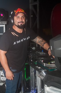 
<a style='margin-left: 5px;' class='btn btn-xs btn-social btn-facebook' href='https://www.facebook.com/sharer/sharer.php?u=https://galeramix.s01.web.getmuller.com.br/imagem/a82/800-800-90/conteudo/site_galerias/82/festa-do-caminhoneiro-tijucas-hugo-e-thiago-tijucas-15.jpg' rel='popup' data-width='500' data-height='400'><i class='fa fa-facebook'></i>Compartilhar <span class='hidden-xs'>no Facebook</span>
</a> 
<a class='btn btn-default btn-xs' target='_blank' href='imagem/a82/800-800-90/conteudo/site_galerias/82/festa-do-caminhoneiro-tijucas-hugo-e-thiago-tijucas-15.jpg'>
<span class='glyphicon glyphicon-cloud-download'></span> Salvar
</a>
