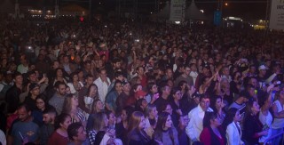 
<a style='margin-left: 5px;' class='btn btn-xs btn-social btn-facebook' href='https://www.facebook.com/sharer/sharer.php?u=https://galeramix.s01.web.getmuller.com.br/imagem/a82/800-800-90/conteudo/site_galerias/82/festa-do-caminhoneiro-tijucas-hugo-e-thiago-tijucas-16.jpg' rel='popup' data-width='500' data-height='400'><i class='fa fa-facebook'></i>Compartilhar <span class='hidden-xs'>no Facebook</span>
</a> 
<a class='btn btn-default btn-xs' target='_blank' href='imagem/a82/800-800-90/conteudo/site_galerias/82/festa-do-caminhoneiro-tijucas-hugo-e-thiago-tijucas-16.jpg'>
<span class='glyphicon glyphicon-cloud-download'></span> Salvar
</a>
