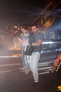 
<a style='margin-left: 5px;' class='btn btn-xs btn-social btn-facebook' href='https://www.facebook.com/sharer/sharer.php?u=https://galeramix.s01.web.getmuller.com.br/imagem/a82/800-800-90/conteudo/site_galerias/82/festa-do-caminhoneiro-tijucas-hugo-e-thiago-tijucas-19.jpg' rel='popup' data-width='500' data-height='400'><i class='fa fa-facebook'></i>Compartilhar <span class='hidden-xs'>no Facebook</span>
</a> 
<a class='btn btn-default btn-xs' target='_blank' href='imagem/a82/800-800-90/conteudo/site_galerias/82/festa-do-caminhoneiro-tijucas-hugo-e-thiago-tijucas-19.jpg'>
<span class='glyphicon glyphicon-cloud-download'></span> Salvar
</a>
