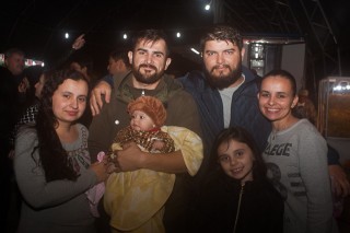 
<a style='margin-left: 5px;' class='btn btn-xs btn-social btn-facebook' href='https://www.facebook.com/sharer/sharer.php?u=https://galeramix.s01.web.getmuller.com.br/imagem/a82/800-800-90/conteudo/site_galerias/82/festa-do-caminhoneiro-tijucas-hugo-e-thiago-tijucas-21.jpg' rel='popup' data-width='500' data-height='400'><i class='fa fa-facebook'></i>Compartilhar <span class='hidden-xs'>no Facebook</span>
</a> 
<a class='btn btn-default btn-xs' target='_blank' href='imagem/a82/800-800-90/conteudo/site_galerias/82/festa-do-caminhoneiro-tijucas-hugo-e-thiago-tijucas-21.jpg'>
<span class='glyphicon glyphicon-cloud-download'></span> Salvar
</a>
