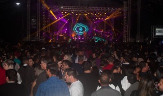 
<a style='margin-left: 5px;' class='btn btn-xs btn-social btn-facebook' href='https://www.facebook.com/sharer/sharer.php?u=https://galeramix.s01.web.getmuller.com.br/imagem/a82/800-800-90/conteudo/site_galerias/82/festa-do-caminhoneiro-tijucas-hugo-e-thiago-tijucas-23.jpg' rel='popup' data-width='500' data-height='400'><i class='fa fa-facebook'></i>Compartilhar <span class='hidden-xs'>no Facebook</span>
</a> 
<a class='btn btn-default btn-xs' target='_blank' href='imagem/a82/800-800-90/conteudo/site_galerias/82/festa-do-caminhoneiro-tijucas-hugo-e-thiago-tijucas-23.jpg'>
<span class='glyphicon glyphicon-cloud-download'></span> Salvar
</a>
