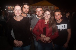 
<a style='margin-left: 5px;' class='btn btn-xs btn-social btn-facebook' href='https://www.facebook.com/sharer/sharer.php?u=https://galeramix.s01.web.getmuller.com.br/imagem/a82/800-800-90/conteudo/site_galerias/82/festa-do-caminhoneiro-tijucas-hugo-e-thiago-tijucas-27.jpg' rel='popup' data-width='500' data-height='400'><i class='fa fa-facebook'></i>Compartilhar <span class='hidden-xs'>no Facebook</span>
</a> 
<a class='btn btn-default btn-xs' target='_blank' href='imagem/a82/800-800-90/conteudo/site_galerias/82/festa-do-caminhoneiro-tijucas-hugo-e-thiago-tijucas-27.jpg'>
<span class='glyphicon glyphicon-cloud-download'></span> Salvar
</a>
