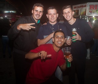 
<a style='margin-left: 5px;' class='btn btn-xs btn-social btn-facebook' href='https://www.facebook.com/sharer/sharer.php?u=https://galeramix.s01.web.getmuller.com.br/imagem/a82/800-800-90/conteudo/site_galerias/82/festa-do-caminhoneiro-tijucas-hugo-e-thiago-tijucas-38.jpg' rel='popup' data-width='500' data-height='400'><i class='fa fa-facebook'></i>Compartilhar <span class='hidden-xs'>no Facebook</span>
</a> 
<a class='btn btn-default btn-xs' target='_blank' href='imagem/a82/800-800-90/conteudo/site_galerias/82/festa-do-caminhoneiro-tijucas-hugo-e-thiago-tijucas-38.jpg'>
<span class='glyphicon glyphicon-cloud-download'></span> Salvar
</a>
