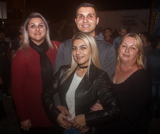 
<a style='margin-left: 5px;' class='btn btn-xs btn-social btn-facebook' href='https://www.facebook.com/sharer/sharer.php?u=https://galeramix.s01.web.getmuller.com.br/imagem/a82/800-800-90/conteudo/site_galerias/82/festa-do-caminhoneiro-tijucas-hugo-e-thiago-tijucas-39.jpg' rel='popup' data-width='500' data-height='400'><i class='fa fa-facebook'></i>Compartilhar <span class='hidden-xs'>no Facebook</span>
</a> 
<a class='btn btn-default btn-xs' target='_blank' href='imagem/a82/800-800-90/conteudo/site_galerias/82/festa-do-caminhoneiro-tijucas-hugo-e-thiago-tijucas-39.jpg'>
<span class='glyphicon glyphicon-cloud-download'></span> Salvar
</a>
