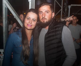 
<a style='margin-left: 5px;' class='btn btn-xs btn-social btn-facebook' href='https://www.facebook.com/sharer/sharer.php?u=https://galeramix.s01.web.getmuller.com.br/imagem/a82/800-800-90/conteudo/site_galerias/82/festa-do-caminhoneiro-tijucas-hugo-e-thiago-tijucas-42.jpg' rel='popup' data-width='500' data-height='400'><i class='fa fa-facebook'></i>Compartilhar <span class='hidden-xs'>no Facebook</span>
</a> 
<a class='btn btn-default btn-xs' target='_blank' href='imagem/a82/800-800-90/conteudo/site_galerias/82/festa-do-caminhoneiro-tijucas-hugo-e-thiago-tijucas-42.jpg'>
<span class='glyphicon glyphicon-cloud-download'></span> Salvar
</a>
