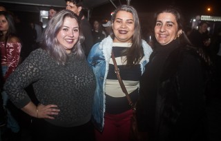 
<a style='margin-left: 5px;' class='btn btn-xs btn-social btn-facebook' href='https://www.facebook.com/sharer/sharer.php?u=https://galeramix.s01.web.getmuller.com.br/imagem/a82/800-800-90/conteudo/site_galerias/82/festa-do-caminhoneiro-tijucas-hugo-e-thiago-tijucas-44.jpg' rel='popup' data-width='500' data-height='400'><i class='fa fa-facebook'></i>Compartilhar <span class='hidden-xs'>no Facebook</span>
</a> 
<a class='btn btn-default btn-xs' target='_blank' href='imagem/a82/800-800-90/conteudo/site_galerias/82/festa-do-caminhoneiro-tijucas-hugo-e-thiago-tijucas-44.jpg'>
<span class='glyphicon glyphicon-cloud-download'></span> Salvar
</a>
