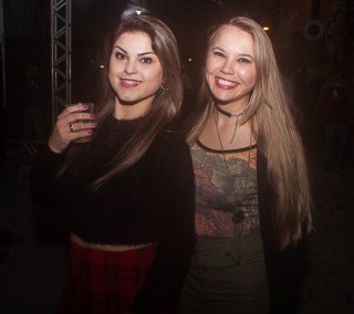 
<a style='margin-left: 5px;' class='btn btn-xs btn-social btn-facebook' href='https://www.facebook.com/sharer/sharer.php?u=https://galeramix.s01.web.getmuller.com.br/imagem/a82/800-800-90/conteudo/site_galerias/82/festa-do-caminhoneiro-tijucas-hugo-e-thiago-tijucas-45.jpg' rel='popup' data-width='500' data-height='400'><i class='fa fa-facebook'></i>Compartilhar <span class='hidden-xs'>no Facebook</span>
</a> 
<a class='btn btn-default btn-xs' target='_blank' href='imagem/a82/800-800-90/conteudo/site_galerias/82/festa-do-caminhoneiro-tijucas-hugo-e-thiago-tijucas-45.jpg'>
<span class='glyphicon glyphicon-cloud-download'></span> Salvar
</a>
