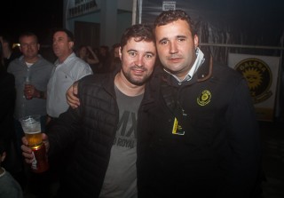 
<a style='margin-left: 5px;' class='btn btn-xs btn-social btn-facebook' href='https://www.facebook.com/sharer/sharer.php?u=https://galeramix.s01.web.getmuller.com.br/imagem/a82/800-800-90/conteudo/site_galerias/82/festa-do-caminhoneiro-tijucas-hugo-e-thiago-tijucas-46.jpg' rel='popup' data-width='500' data-height='400'><i class='fa fa-facebook'></i>Compartilhar <span class='hidden-xs'>no Facebook</span>
</a> 
<a class='btn btn-default btn-xs' target='_blank' href='imagem/a82/800-800-90/conteudo/site_galerias/82/festa-do-caminhoneiro-tijucas-hugo-e-thiago-tijucas-46.jpg'>
<span class='glyphicon glyphicon-cloud-download'></span> Salvar
</a>
