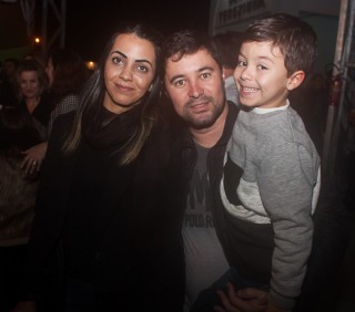 
<a style='margin-left: 5px;' class='btn btn-xs btn-social btn-facebook' href='https://www.facebook.com/sharer/sharer.php?u=https://galeramix.s01.web.getmuller.com.br/imagem/a82/800-800-90/conteudo/site_galerias/82/festa-do-caminhoneiro-tijucas-hugo-e-thiago-tijucas-47.jpg' rel='popup' data-width='500' data-height='400'><i class='fa fa-facebook'></i>Compartilhar <span class='hidden-xs'>no Facebook</span>
</a> 
<a class='btn btn-default btn-xs' target='_blank' href='imagem/a82/800-800-90/conteudo/site_galerias/82/festa-do-caminhoneiro-tijucas-hugo-e-thiago-tijucas-47.jpg'>
<span class='glyphicon glyphicon-cloud-download'></span> Salvar
</a>
